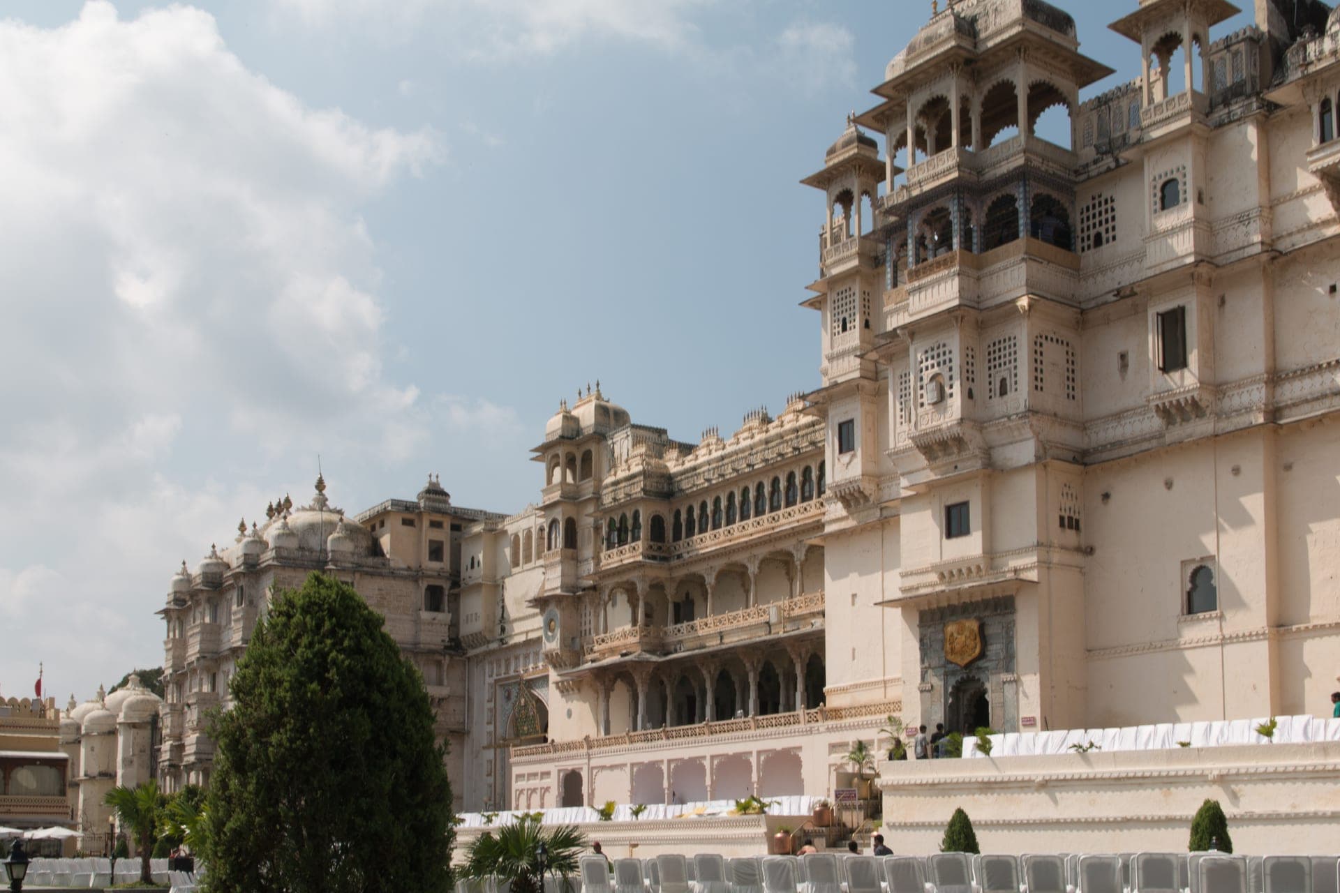 Devika & Rohan | The Lake Pichola Island Spectacle photo 4